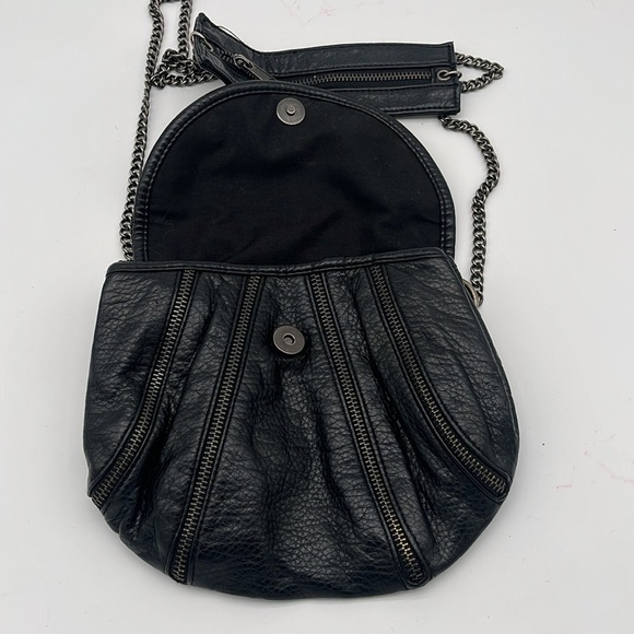 Deena & Ozzy Black Leather Chain Zippered Small Crossbody Bag - Picture 2 of 5